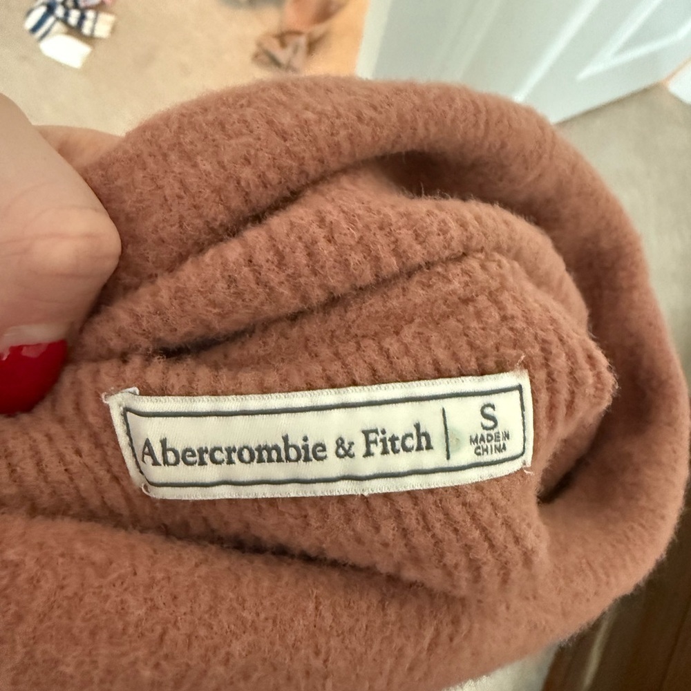 Abercrombie and Fitch sweater - Picture 3 of 3